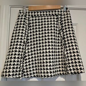 Women's black & white Loft tweed houndstooth mini skirt Size 4